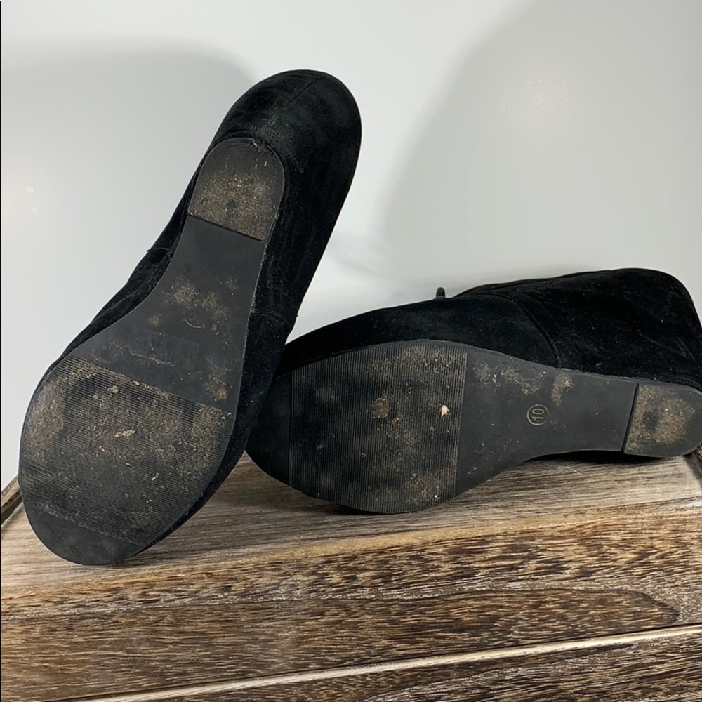 Glaze Suede Black Booties - Picture 5 of 6